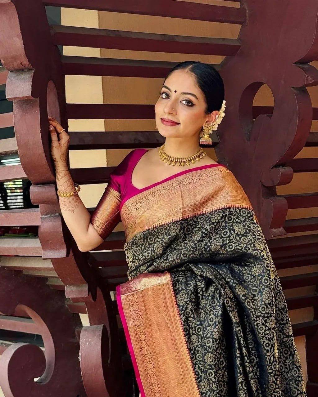 Royal Black Silk Saree with Antique Gold Zari Weaving & Contrast Pink Border | Premium Wedding & Festive Wear