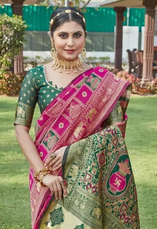 Rhapsody Dark Pink Soft Silk Saree With Deserving Blouse Piece