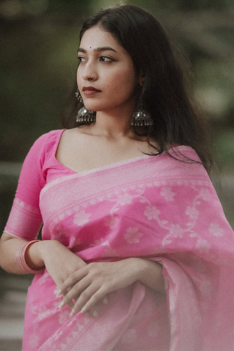 Luxuriant Pink Cotton Silk Saree With Evocative Blouse Piece