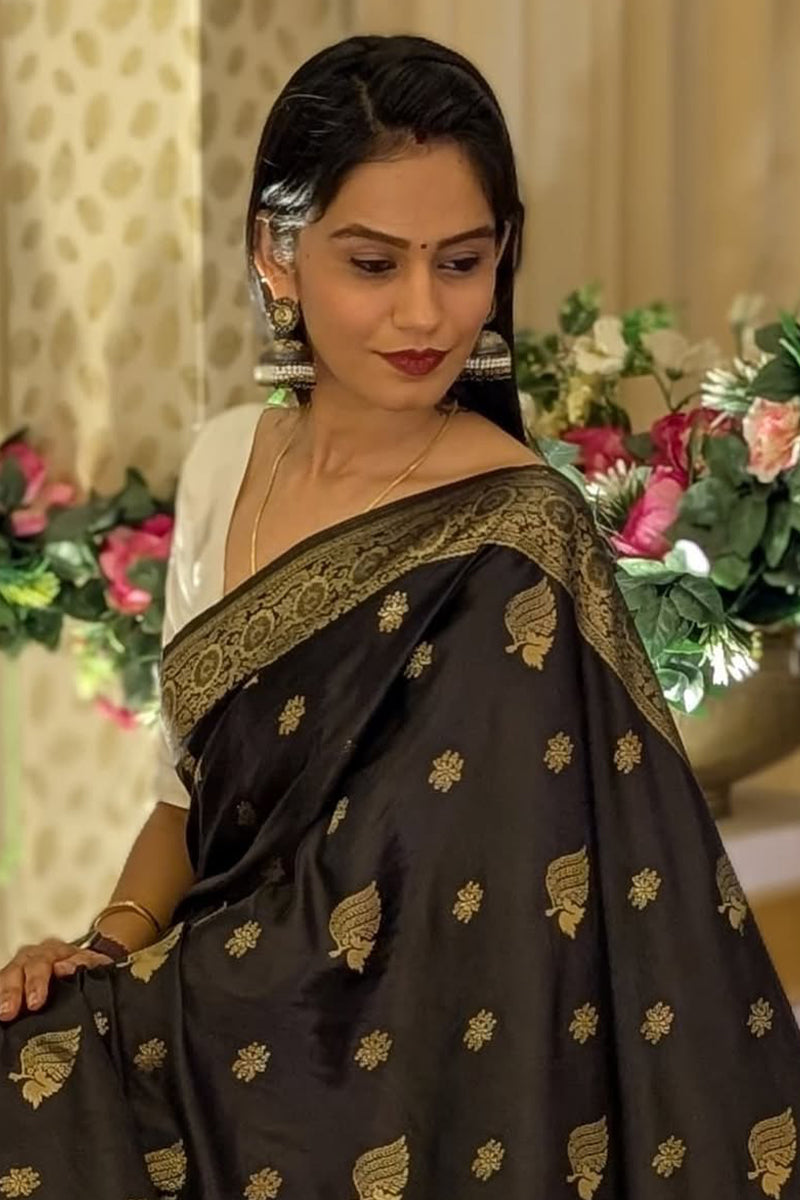 Prettiest Black Soft Silk Saree With Tantalizing Blouse Piece