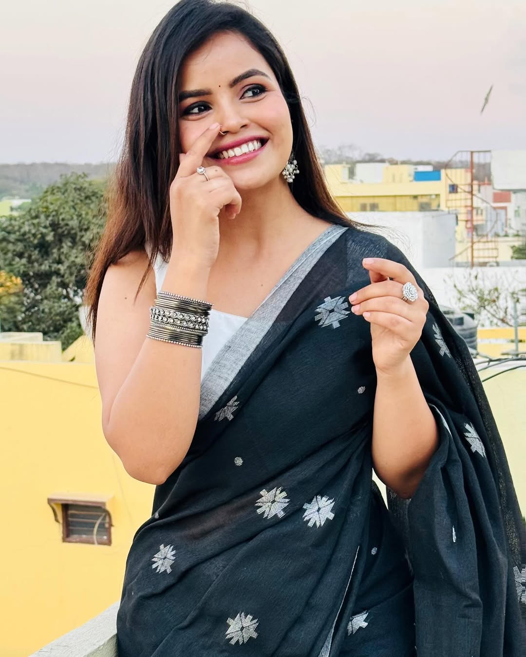 Posh Black Cotton Silk Saree With Prettiest Blouse Piece