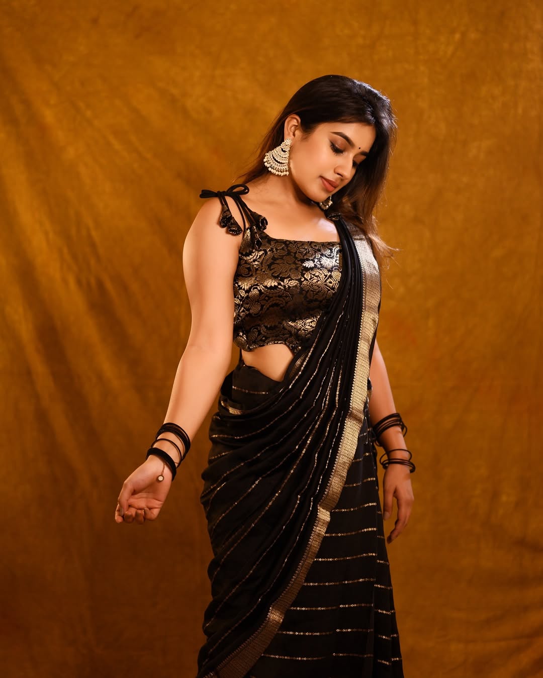Sensational Black Soft Silk Saree With Precious Blouse Piece