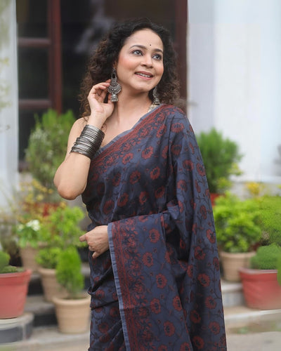 Desiring Black Soft Silk Saree With Lissome Blouse Piece