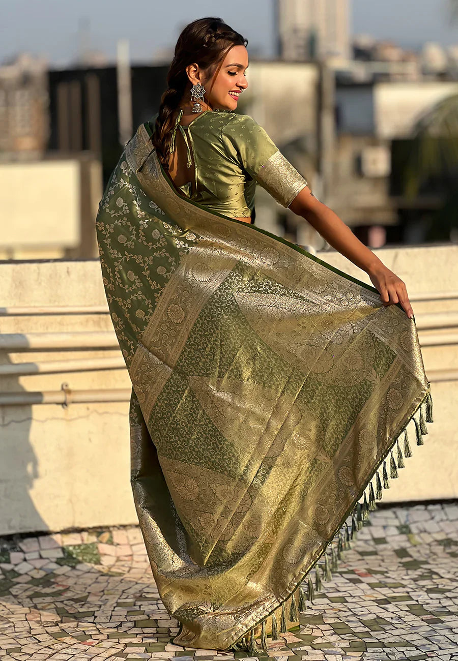 Smart Green Soft Silk Saree With Ideal Blouse Piece