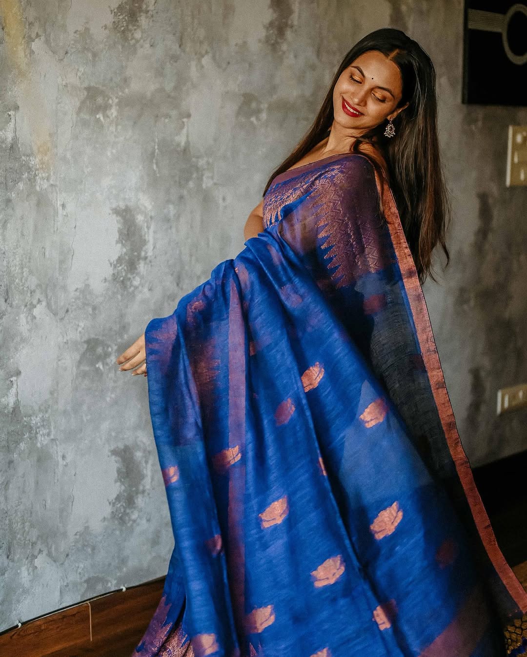 Improbable Royal Blue Cotton Silk Saree With Fragrant Blouse Piece