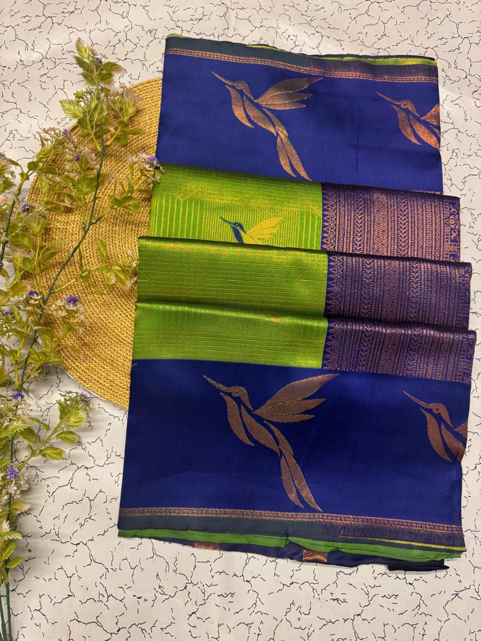 Prominent Green Soft Banarasi Silk Saree With Ineffable Blouse Piece