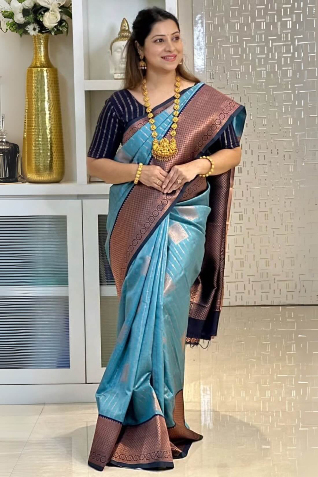 Verdant Firozi Soft Silk Saree With Supernal Blouse Piece