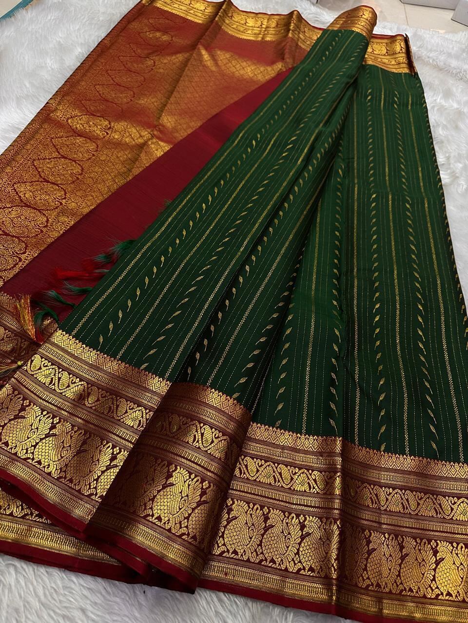 Resplendent Dark Green Soft Silk Saree With Lustrous Blouse Piece