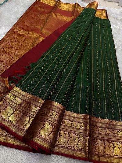 Resplendent Dark Green Soft Silk Saree With Lustrous Blouse Piece