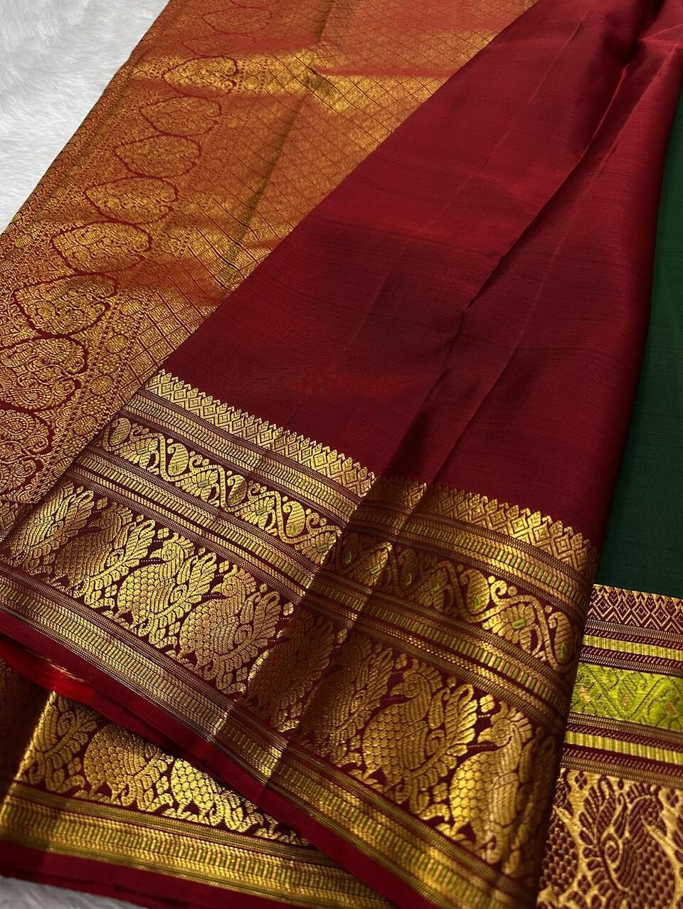 Resplendent Dark Green Soft Silk Saree With Lustrous Blouse Piece