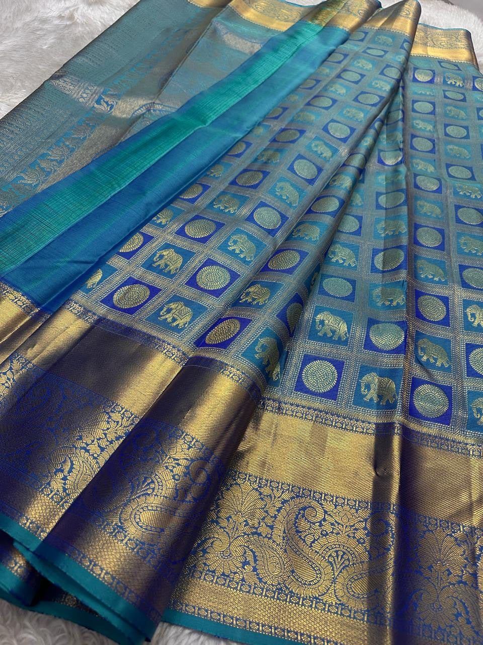 Jazzy Rama Soft Silk Saree With Devastating Blouse Piece