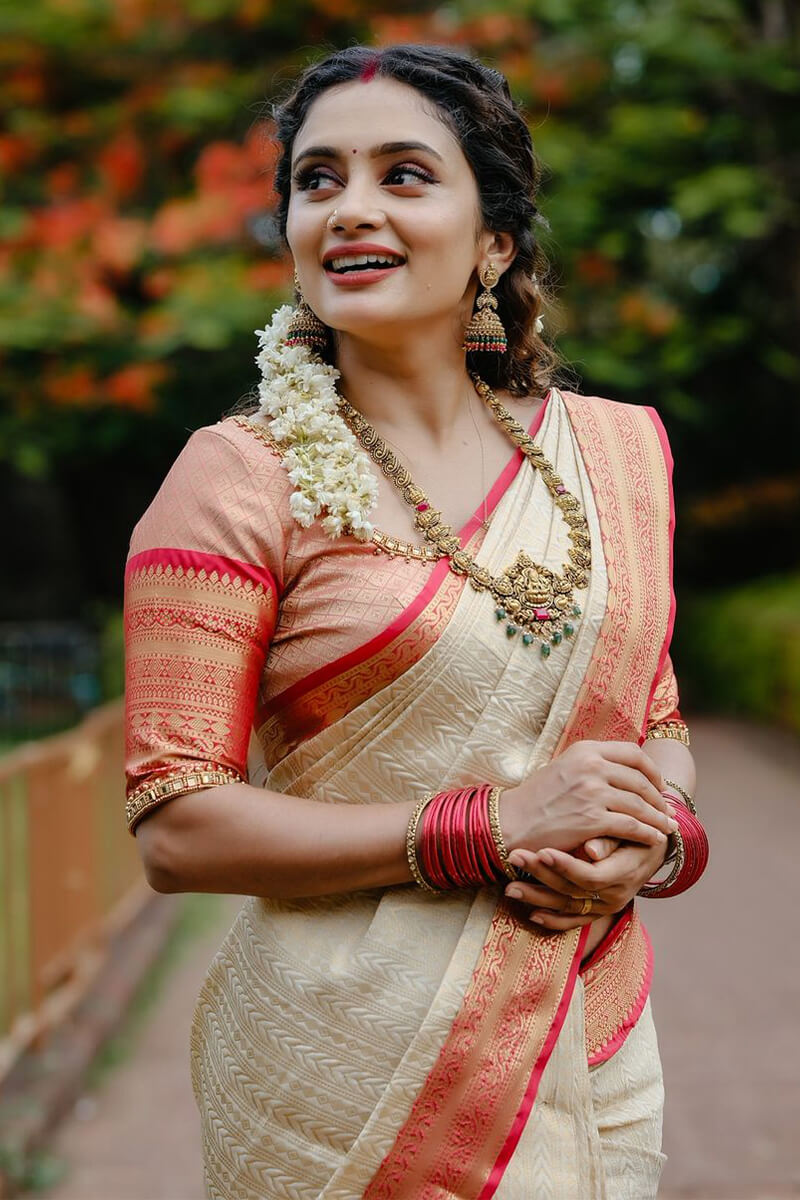 Desultory Beige Soft Silk Saree With Snappy Blouse Piece