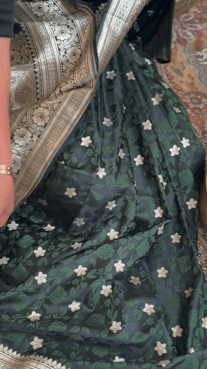 Ratatouille Dark Green Soft Silk Saree With Pulsating Blouse Piece