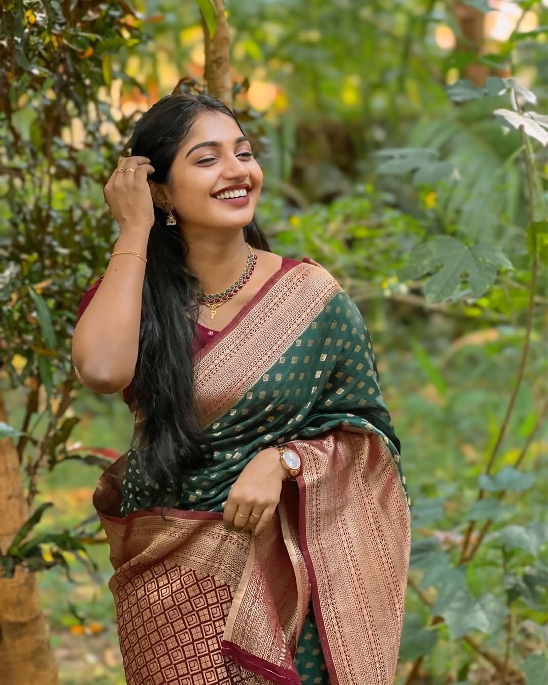 Felicitous Dark Green Soft Silk Saree With Seraglio Blouse Piece