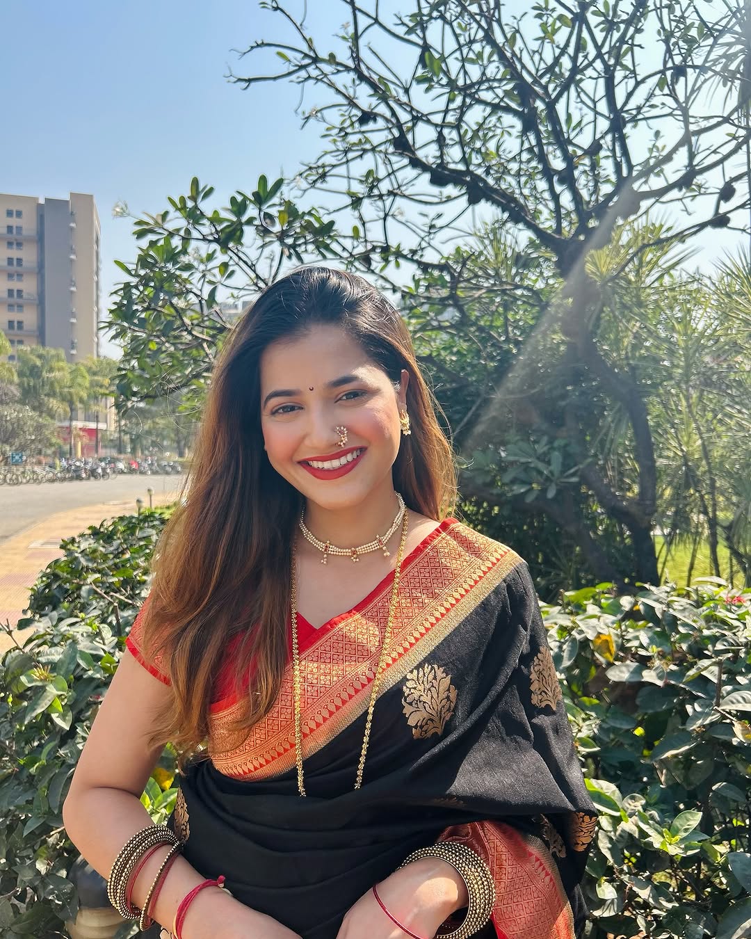 Lovely Black Soft Banarasi Silk Saree With Flattering Blouse Piece