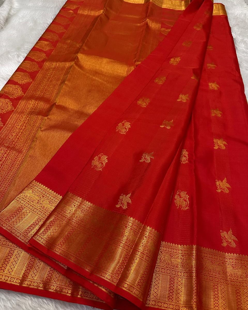 Enamoring Red Soft Banarasi Silk Saree With Magnetic Blouse Piece