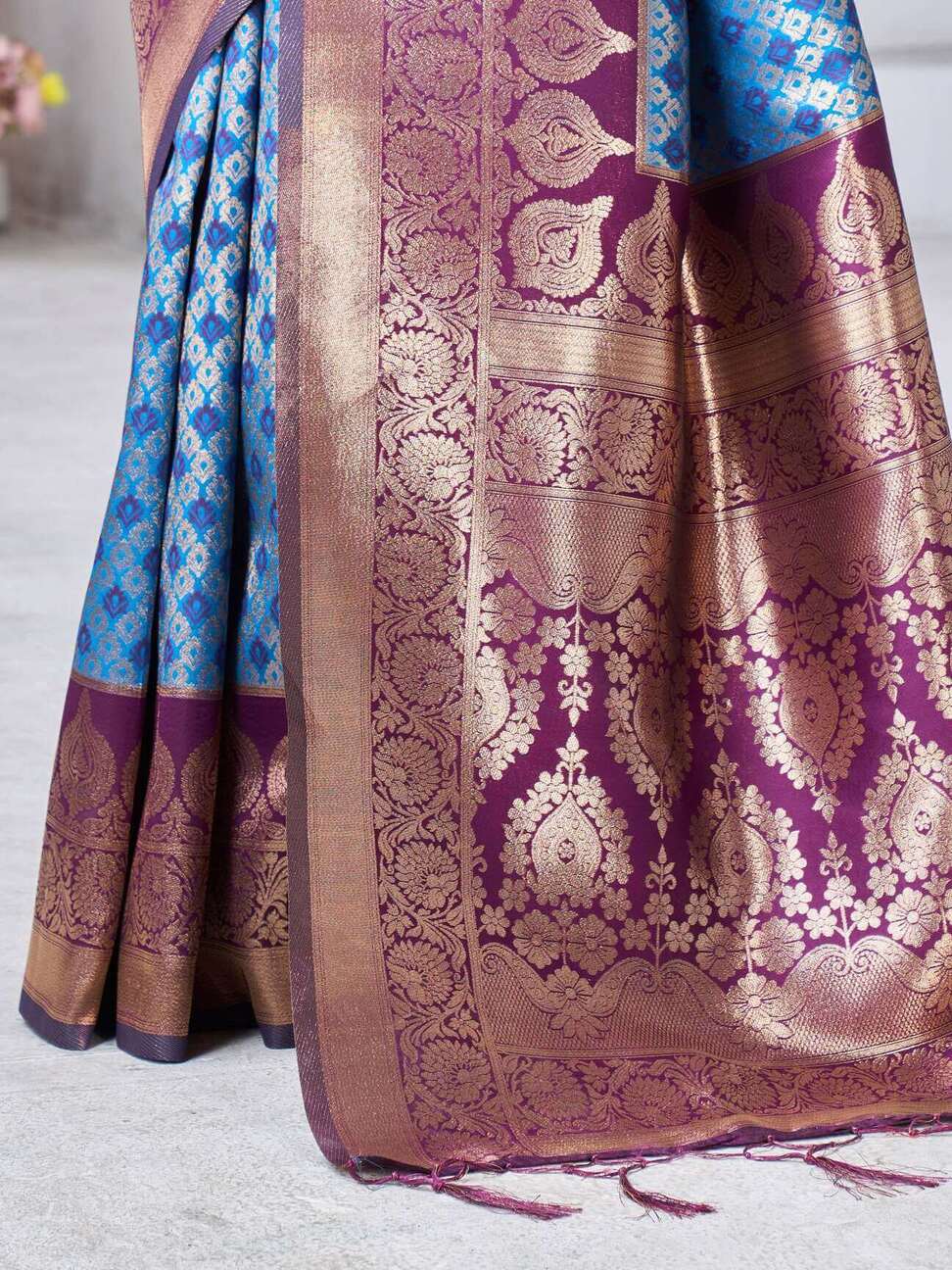 Flameboyant Firozi Soft Silk Saree With Pretty Blouse Piece