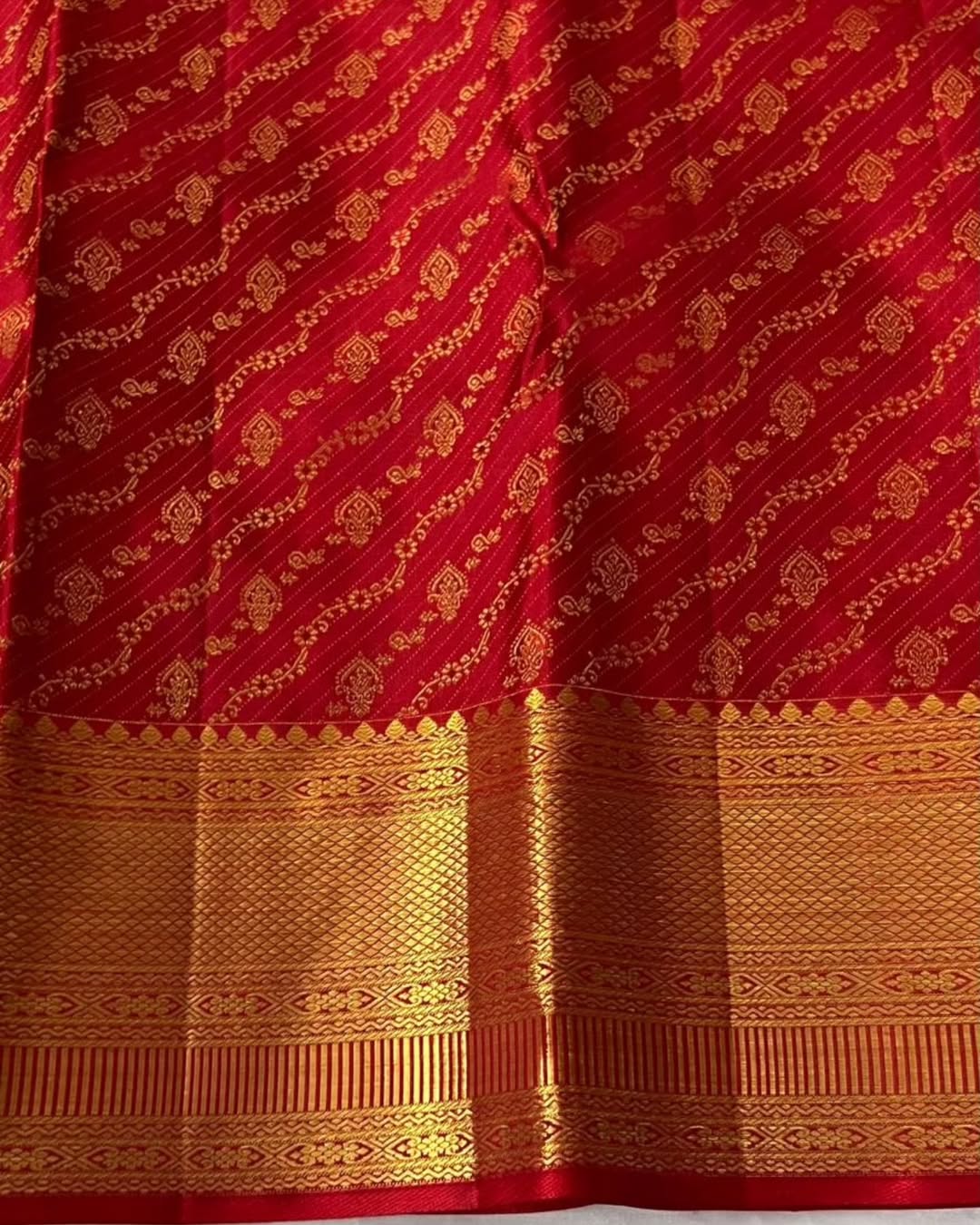 Captivating Red Soft Banarasi Silk Saree With Prodigal Blouse Piece