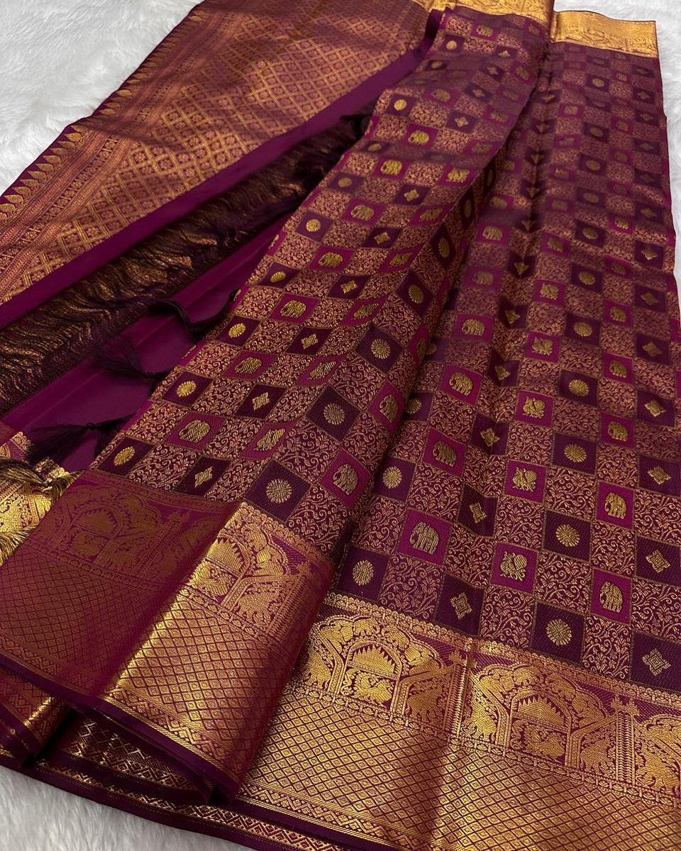 Prettiest Purple Soft Silk Saree With Improbable  Blouse Piece