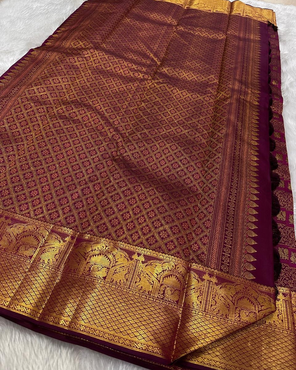 Prettiest Purple Soft Silk Saree With Improbable  Blouse Piece