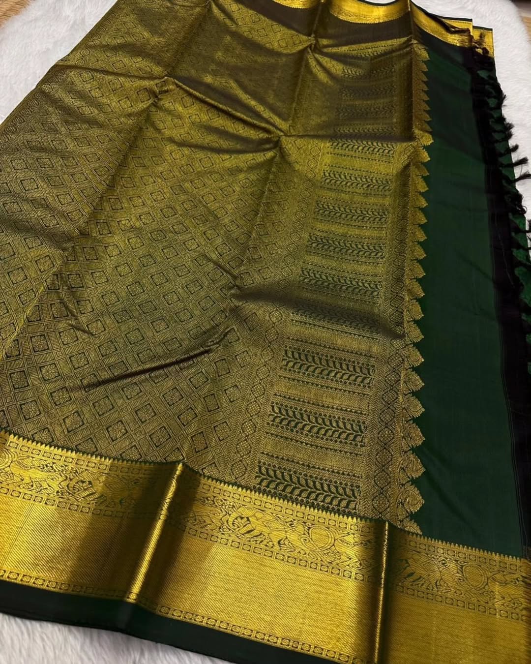 Desirable Dark Green Soft Banarasi Silk Saree With Whimsical Blouse Piece