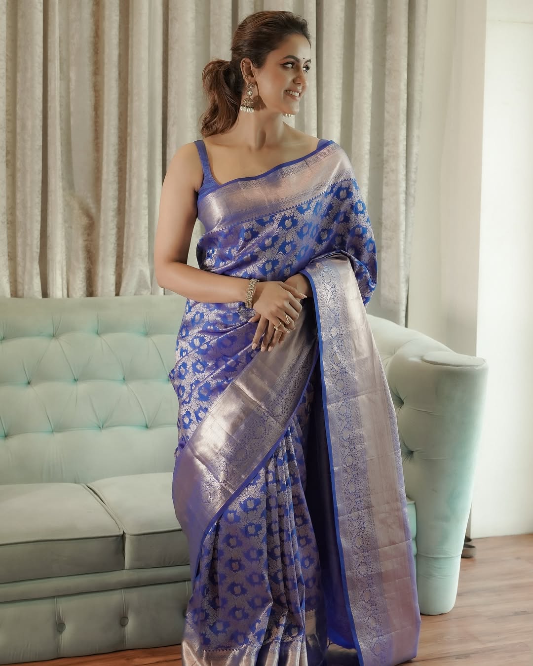 Incomparable Royal Blue Soft Banarasi Silk Saree With Invaluable Blouse Piece