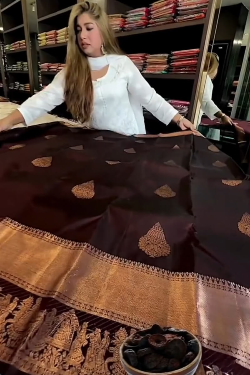 Trendy Purple Soft Banarasi Silk Saree With Forbearance Blouse Piece