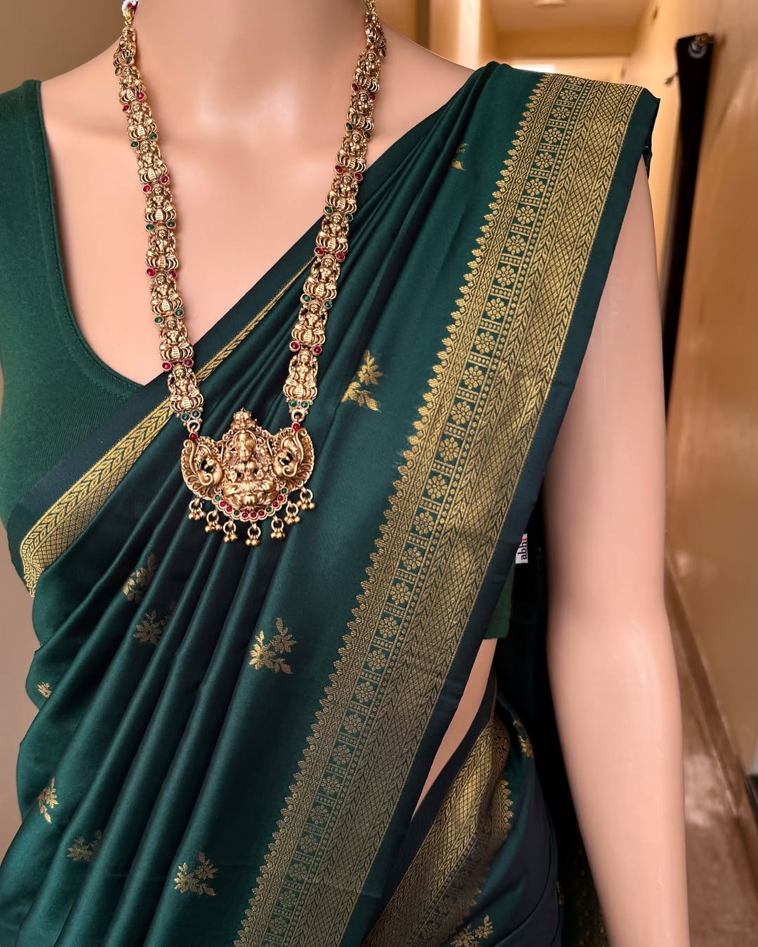Excellent Dark Green Soft Banarasi Silk Saree With Rhapsodic Blouse Piece