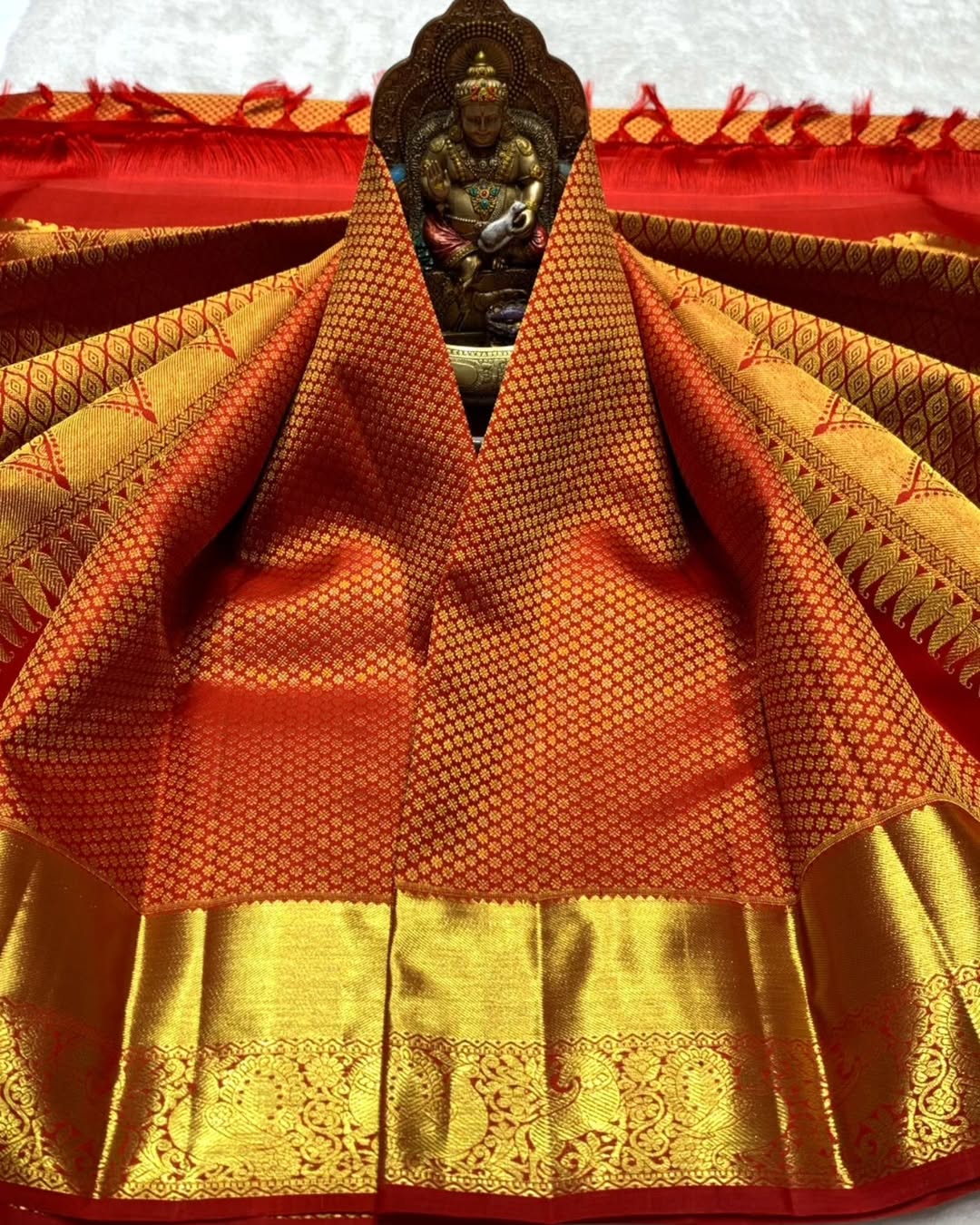 Sumptuous Red Soft Banarasi Silk Saree With Bewitching Blouse Piece