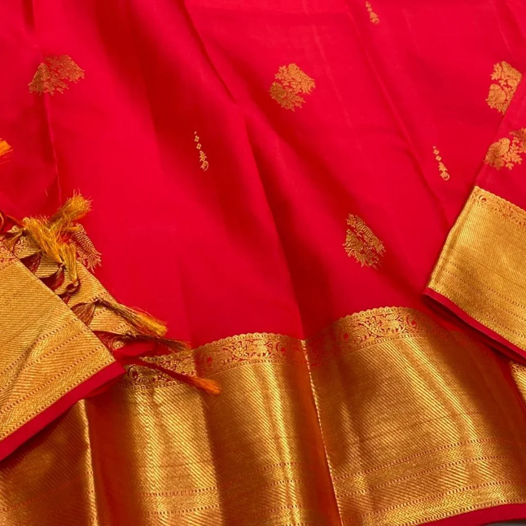 Exemplary Red Soft Banarasi Silk Saree With Forbearance Blouse Piece