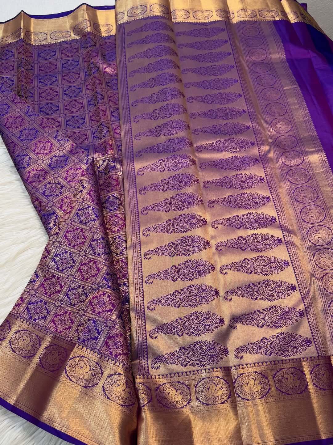 Surpassing Purple Soft Banarasi Silk Saree With Luxuriant Blouse Piece