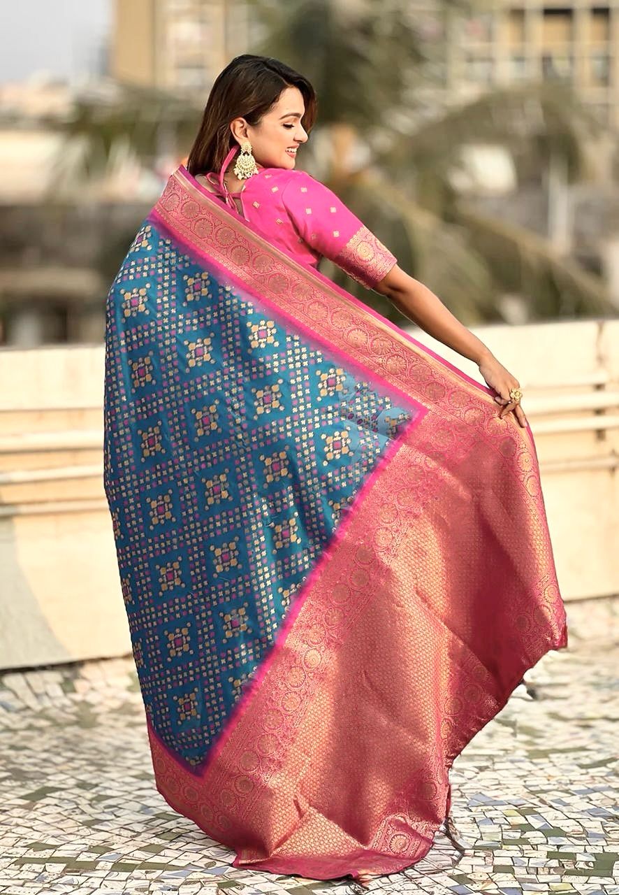 Gratifying Rama Soft Silk Saree With Gleaming Blouse Piece