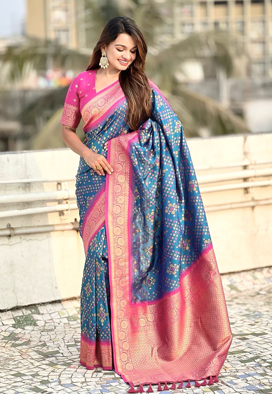 Gratifying Rama Soft Silk Saree With Gleaming Blouse Piece