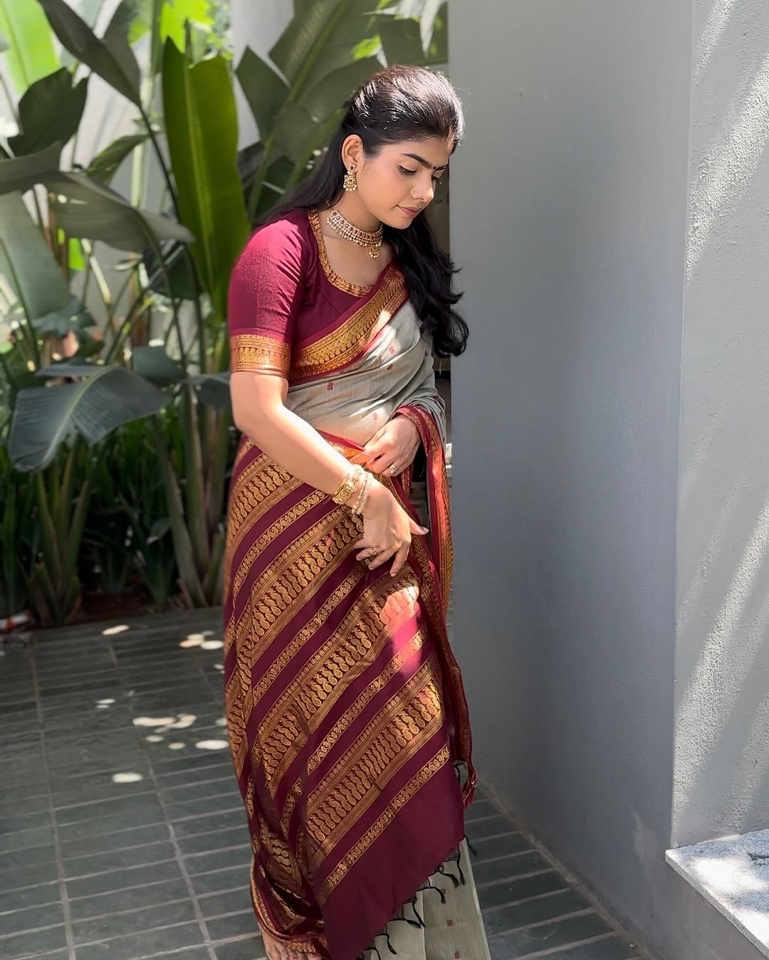 Stunner Grey Soft Silk Saree With Divine Blouse Piece