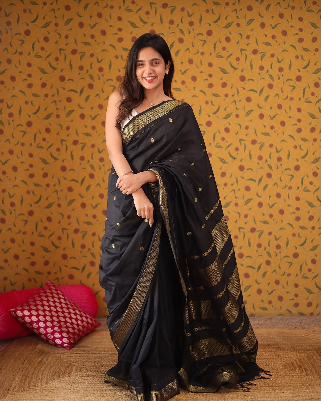 Beautiful Black Soft Silk Saree With Ravishing Blouse Piece