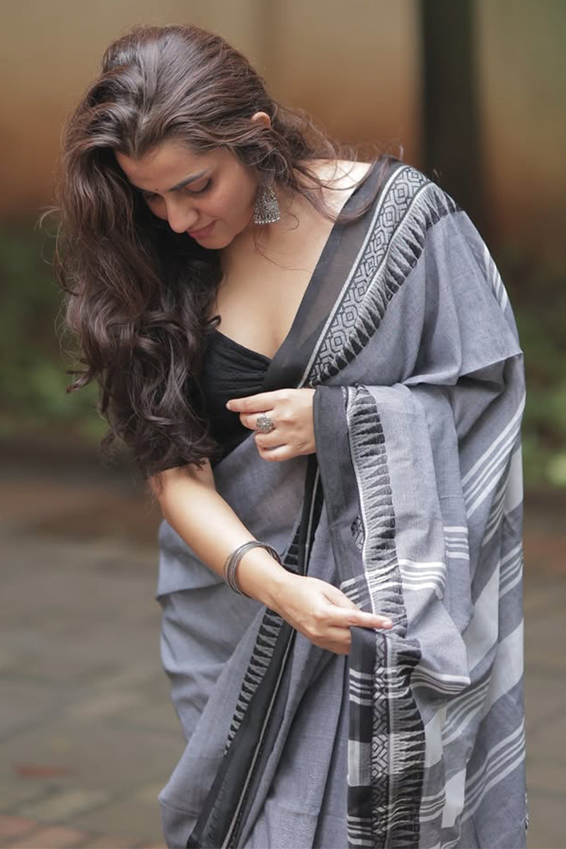Prominent Grey Cotton Silk Saree With Enamoring Blouse Piece