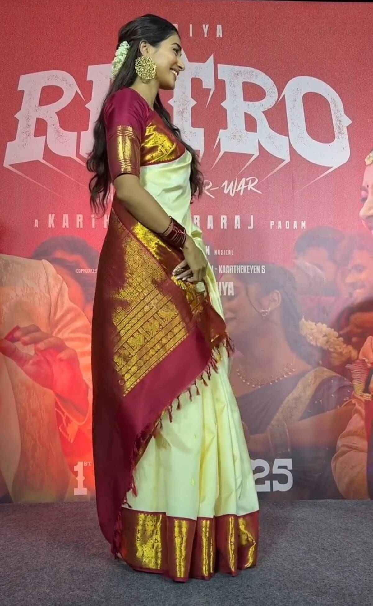 Flameboyant Beige Soft Banarasi Silk Saree With Classy Blouse Piece