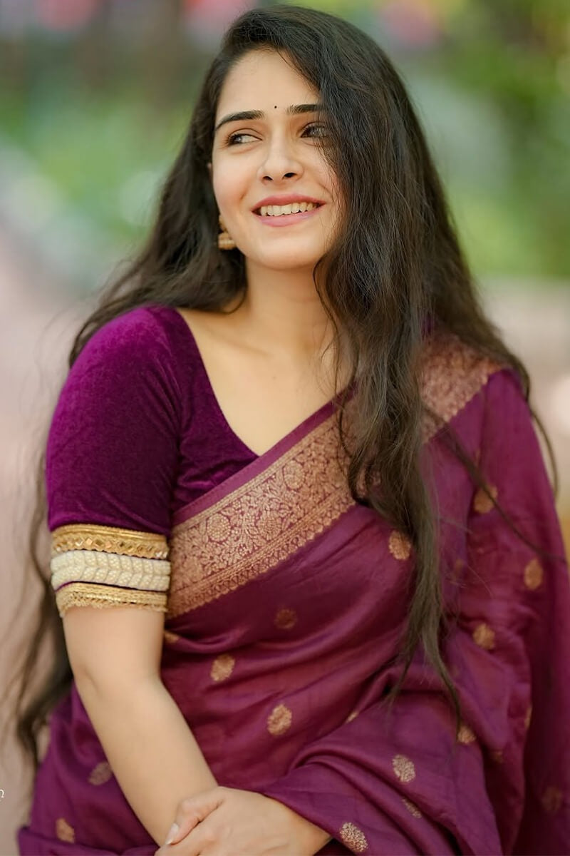 Regal Wine-Purple Handloom Chanderi Saree with Gold Zari Border and Velvet Blouse Set