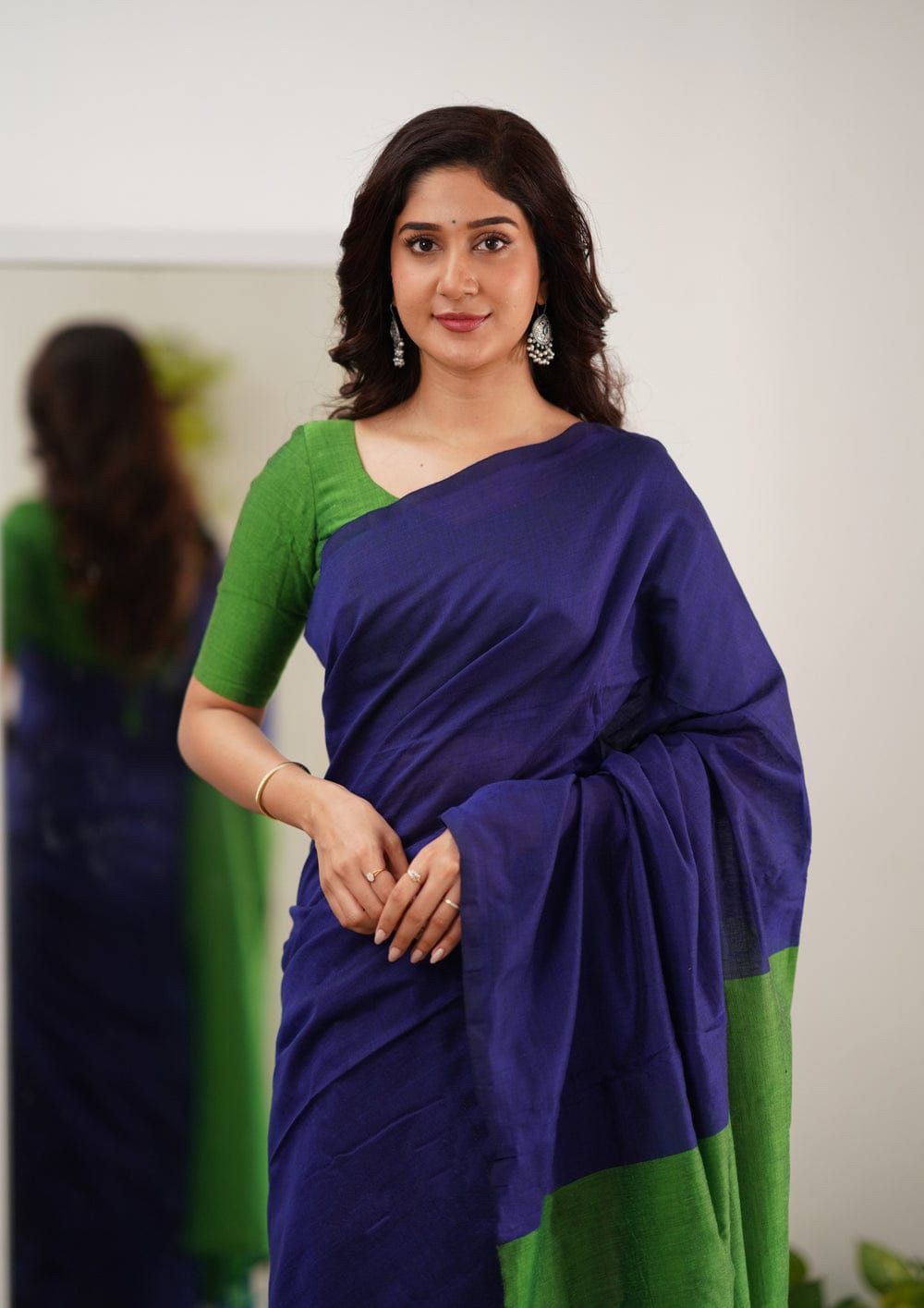 Surpassing Navy Blue Cotton Silk Saree With Blissful  Blouse Piece