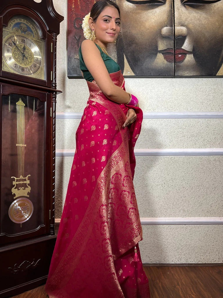 Gratifying Dark Pink Soft Silk Saree With Prominent Blouse Piece
