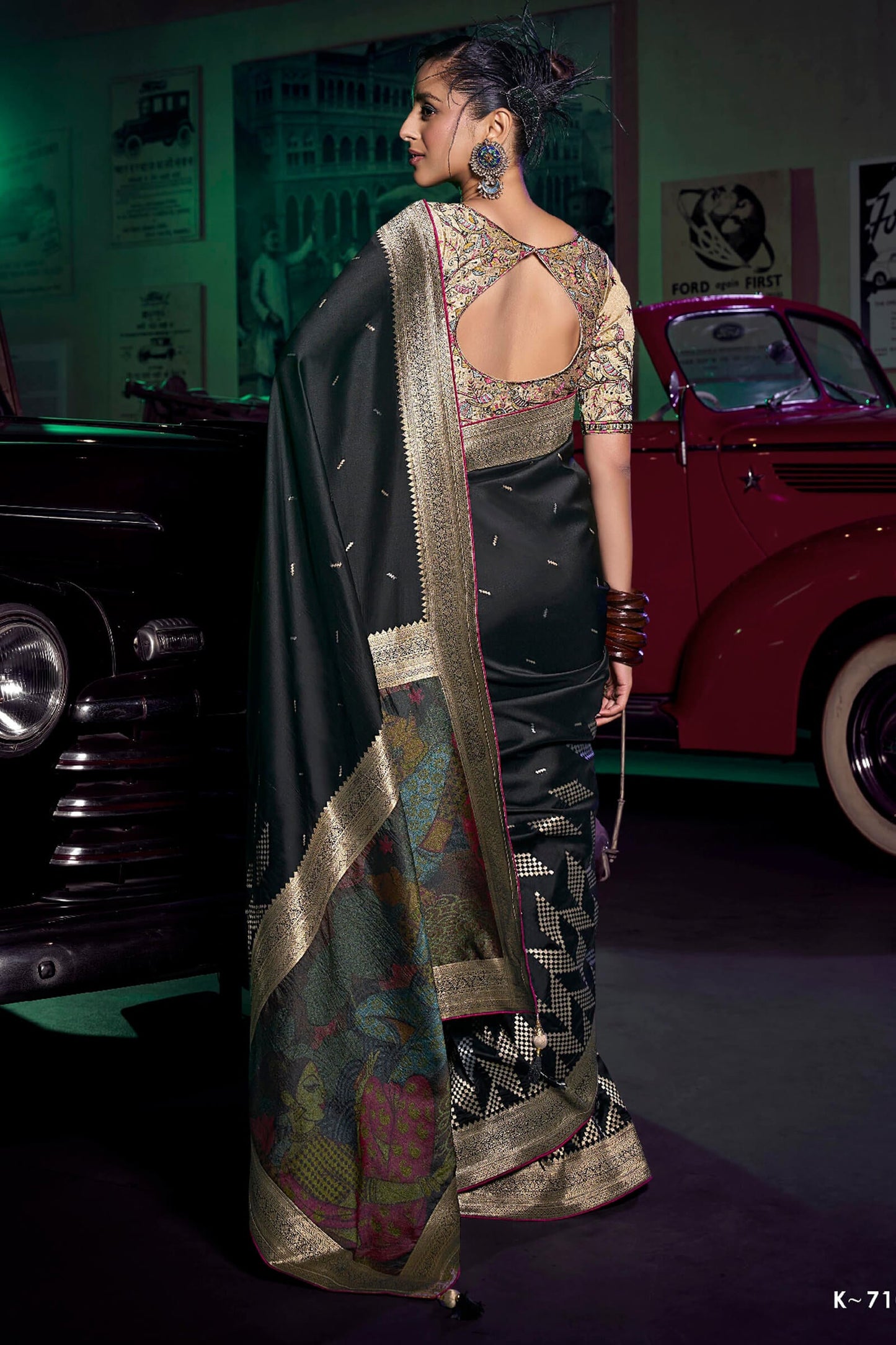 Prominent Black Soft Banarasi Silk Saree With Supernal Blouse Piece