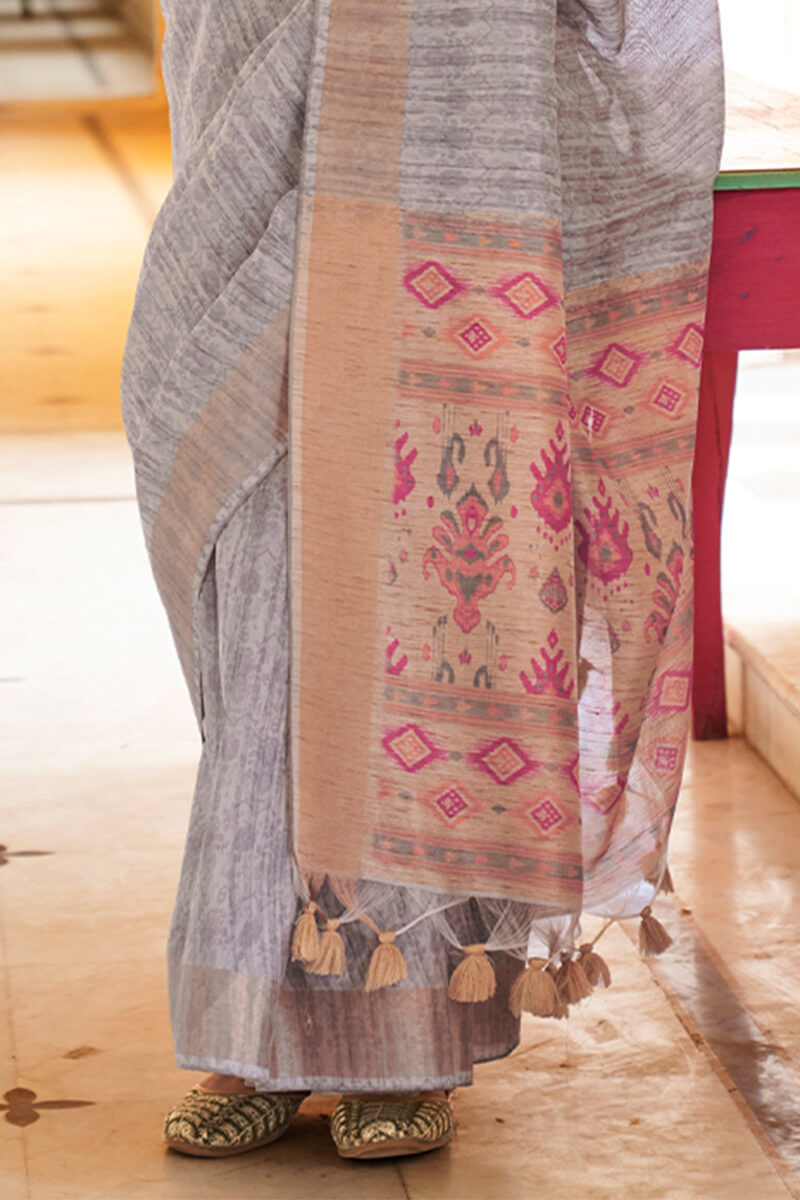 Luxuriant Grey Cotton Silk Saree With Comely Blouse Piece