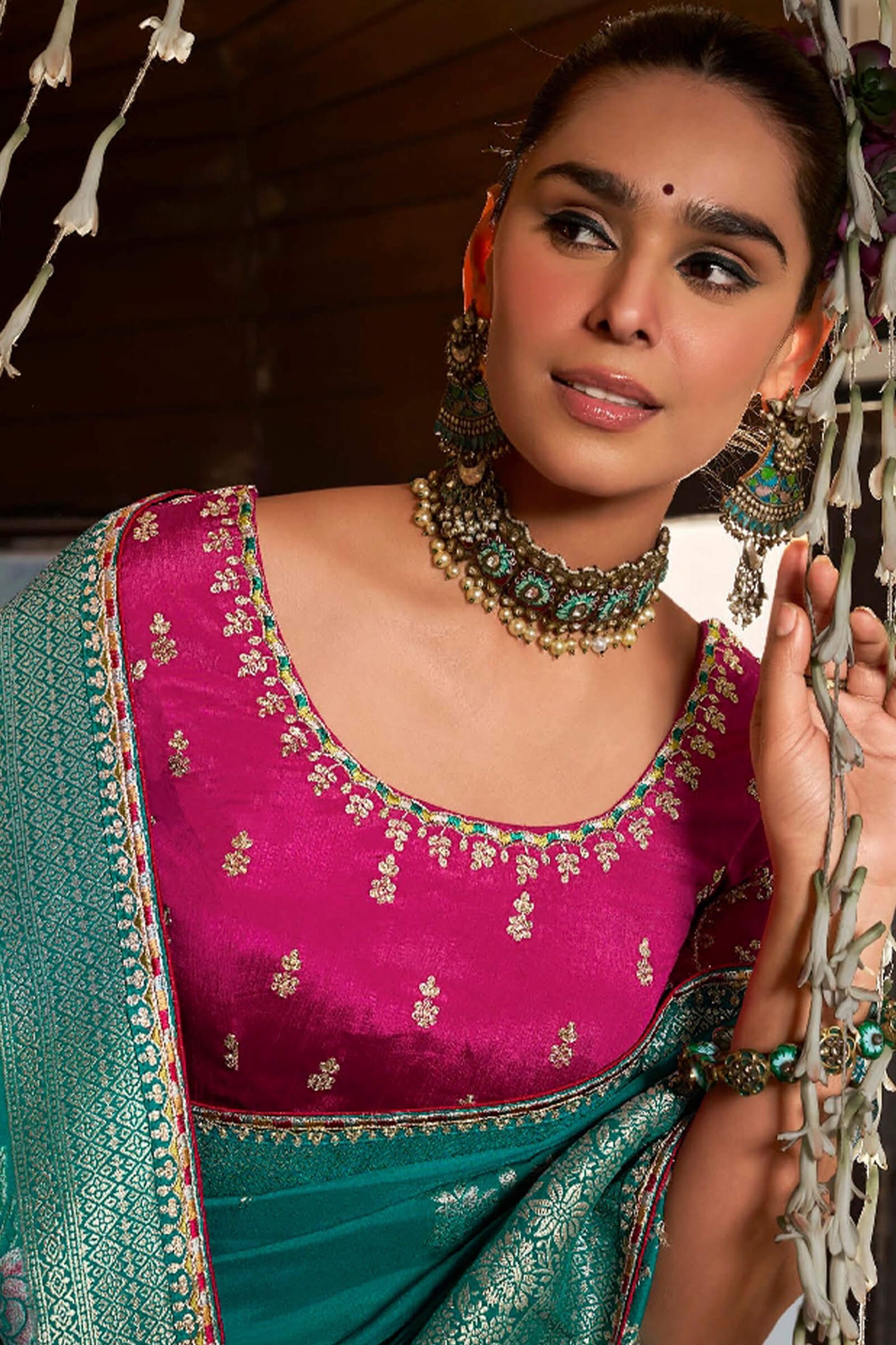 Eclat Sea Green Pure Viscose Dola Silk Saree With Enigmatic Blouse Piece