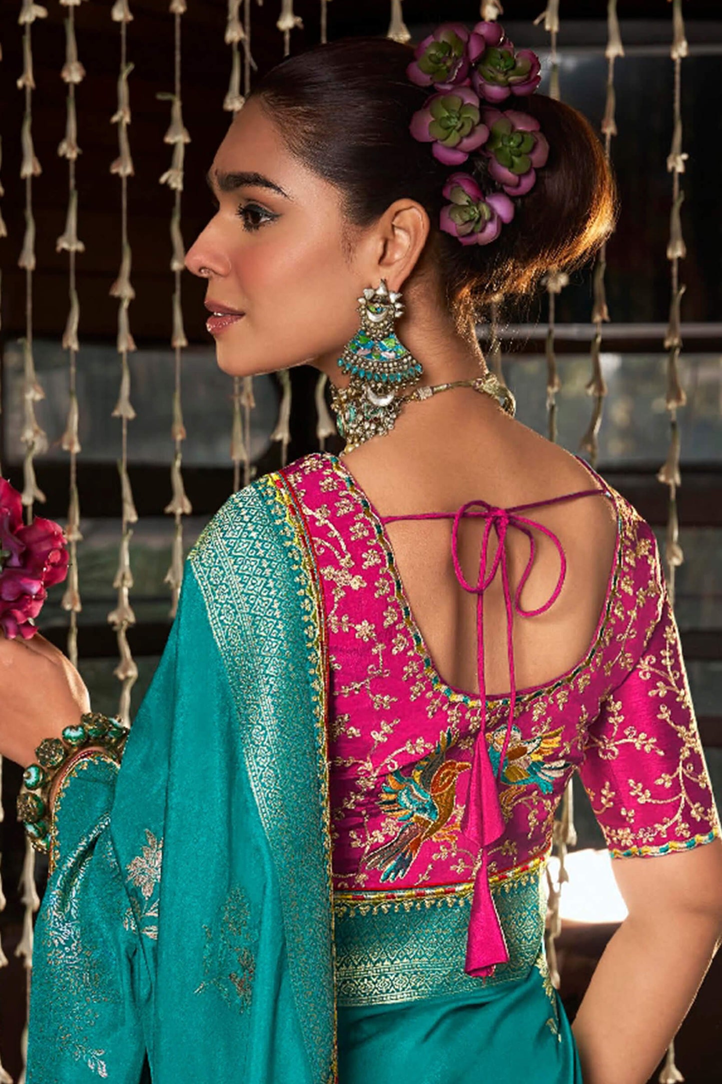 Eclat Sea Green Pure Viscose Dola Silk Saree With Enigmatic Blouse Piece