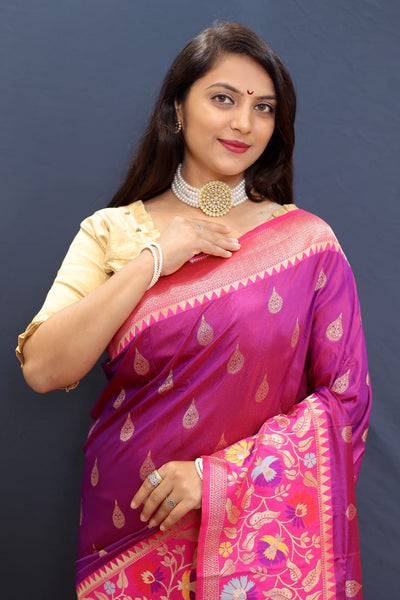 Divine Purple Paithani Silk Saree With Tantalizing Blouse Piece