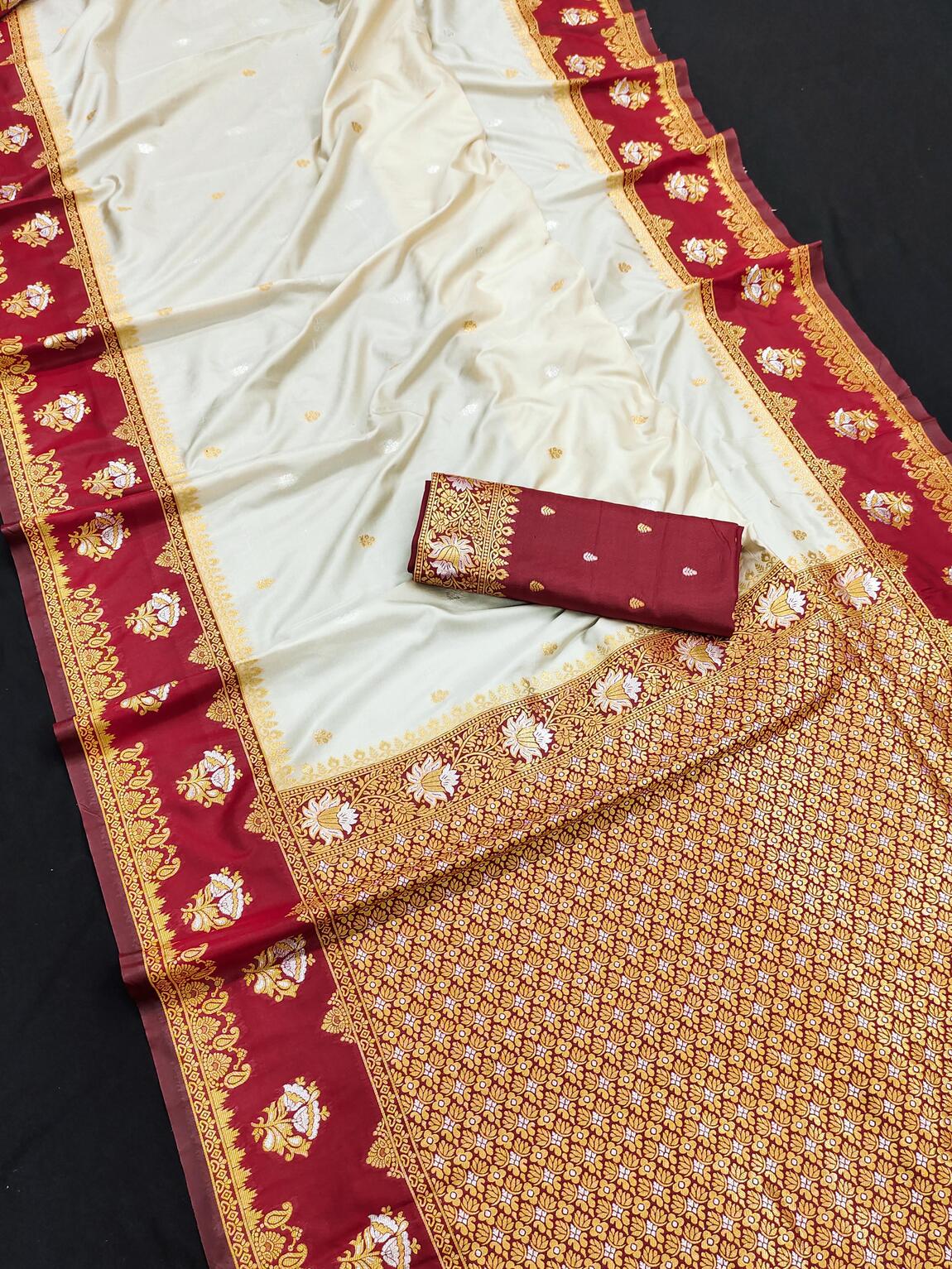 Trendy Off White Soft Banarasi Silk Saree With Scrumptious Blouse Piece