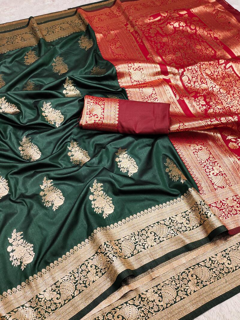 Tempting Dark Green Soft Banarasi Silk Saree With Gratifying Blouse Piece