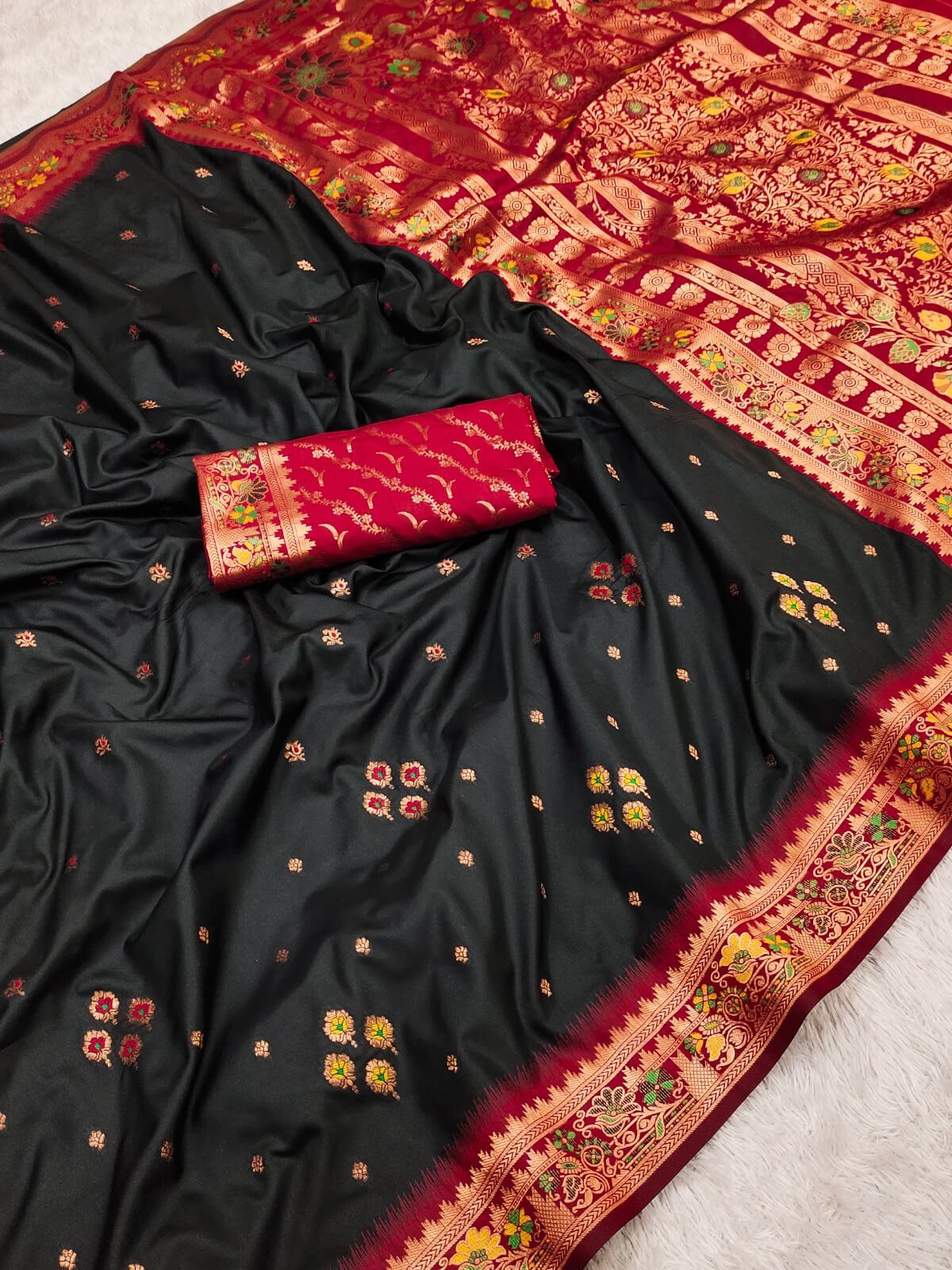 Quintessential Black Soft Banarasi Silk Saree With Mesmerising Blouse Piece