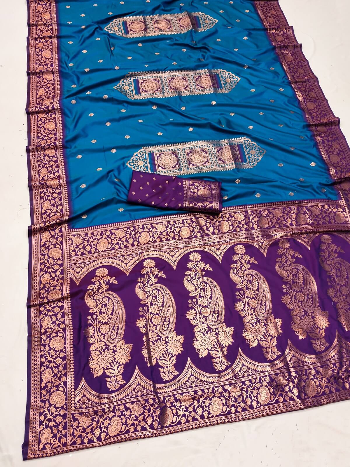 Beauteous Firozi Soft Banarasi Silk Saree With Imaginative Blouse Piece