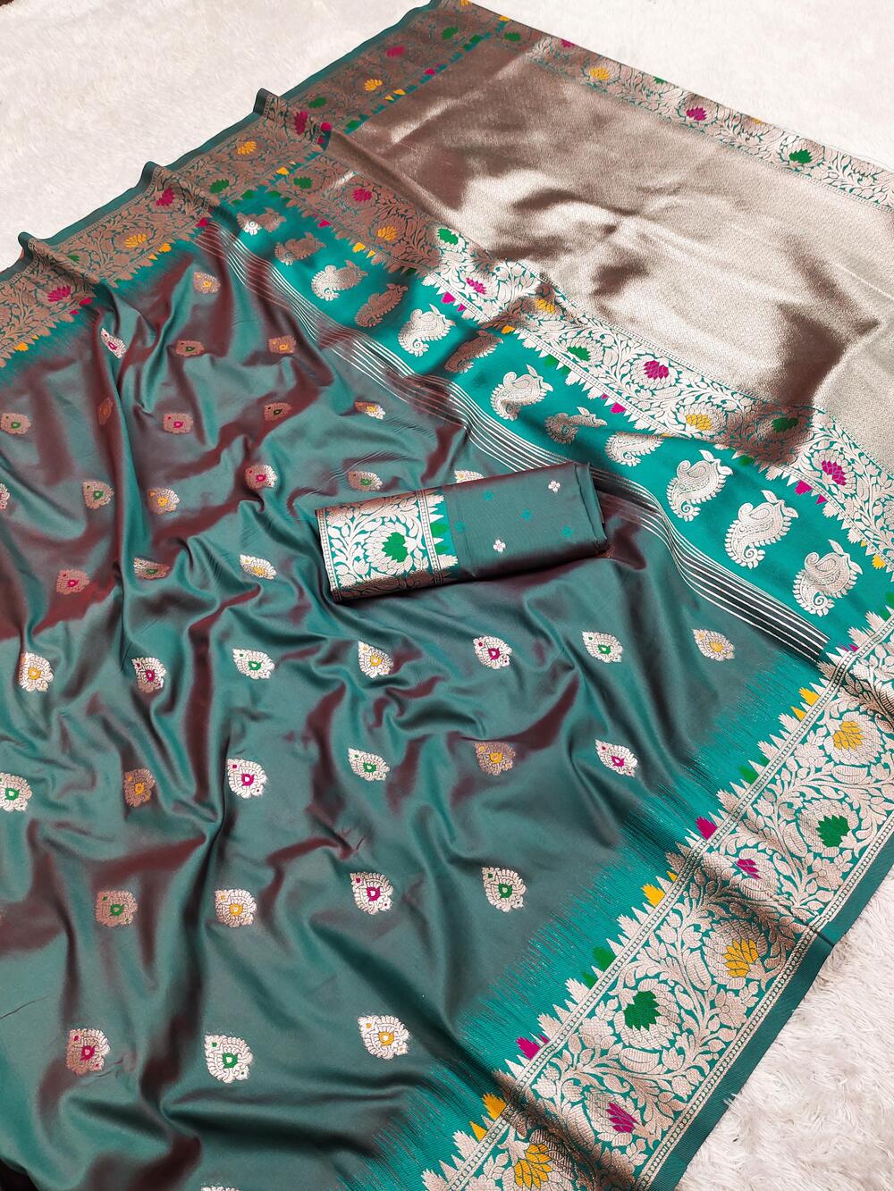 Extraordinary Rama Soft Banarasi Silk Saree With Incomparable Blouse Piece